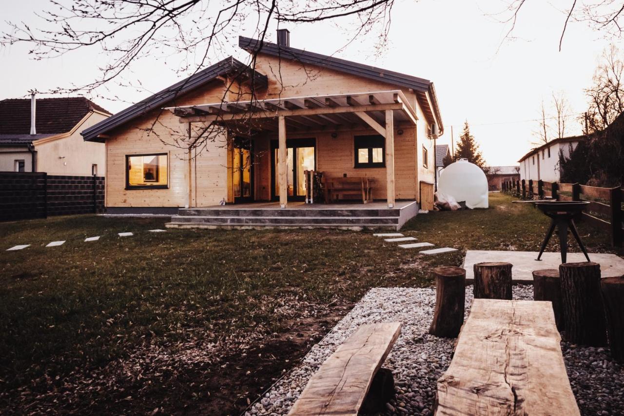 Holiday Home Nightswim Inn Vrbovec Extérieur photo