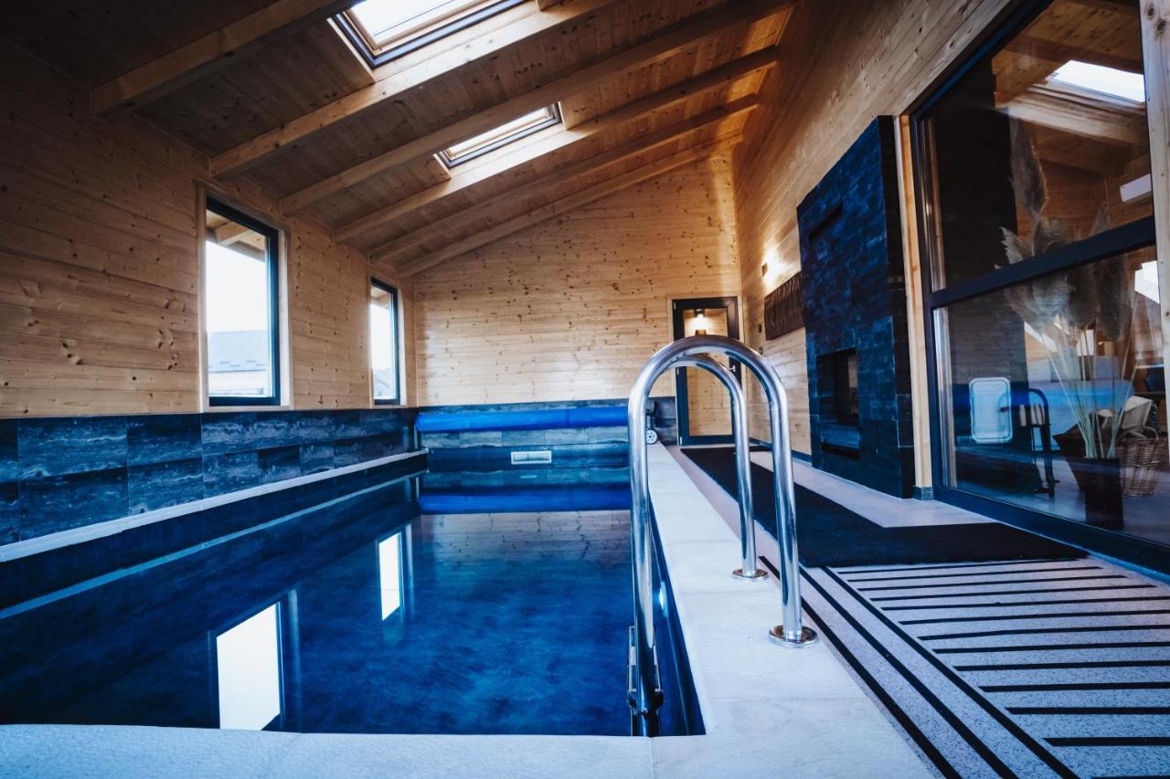 Holiday Home Nightswim Inn Vrbovec Extérieur photo